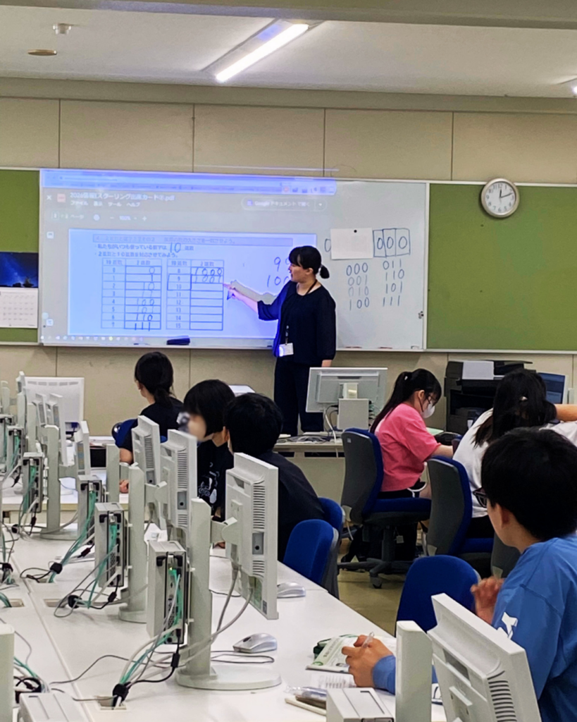 7月スクーリングの情報Ⅰの授業の様子