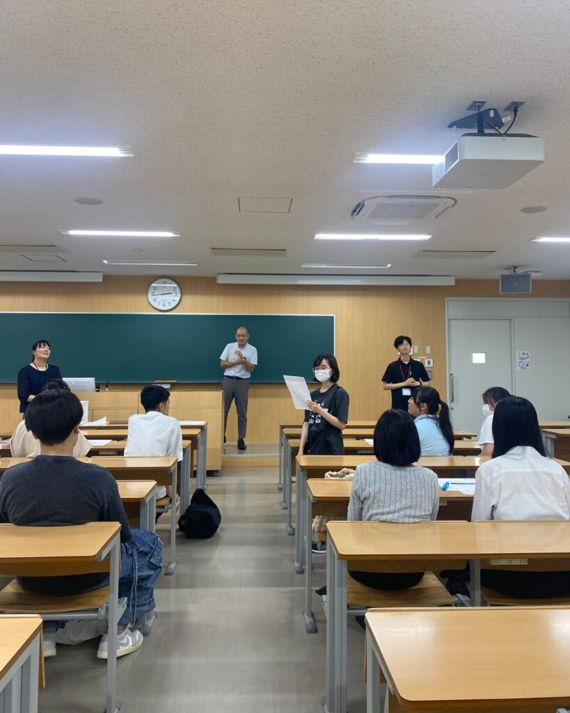サポートキャンパスHRで青陵大学青空祭の出展に向けて、どんな青空祭にしたいのか意見を出し合いました。