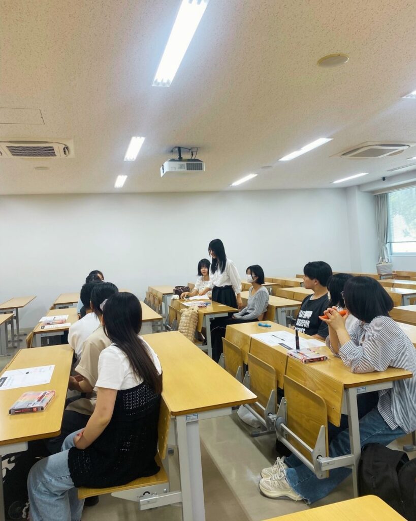 サポートキャンパスHRで青陵大学青空祭の出展に向けて、どんな青空祭にしたいのか意見を出し合いました。